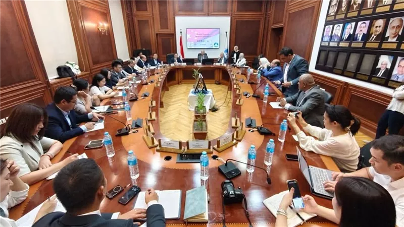“هندسة عين شمس” تستقبل وفدا تعليميا من الصين لبحث التعاون الدولي 