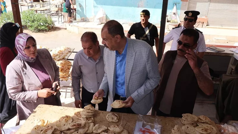 محافظ سوهاج يتفقد مستوى الخدمات المقدمة للمواطنين بحي الكوثر 