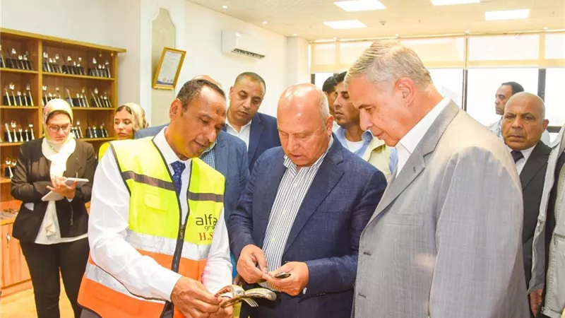 وزير الصناعة يشدد على زيادة الإنتاجية في مجمعات مرغم البلاستيكية