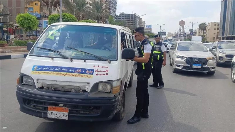 حملات مرورية مفاجئة بالدقهلية لضبط التاكسي والسرفيس في المنصورة