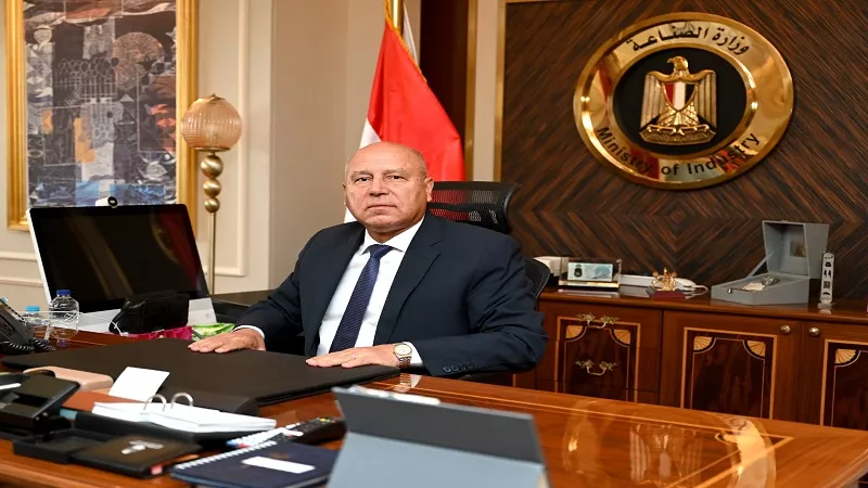 كامل الوزير يعلن حزمة تيسيرات للمصانع المتعثرة: مهَل جديدة حتى أبريل 2026 