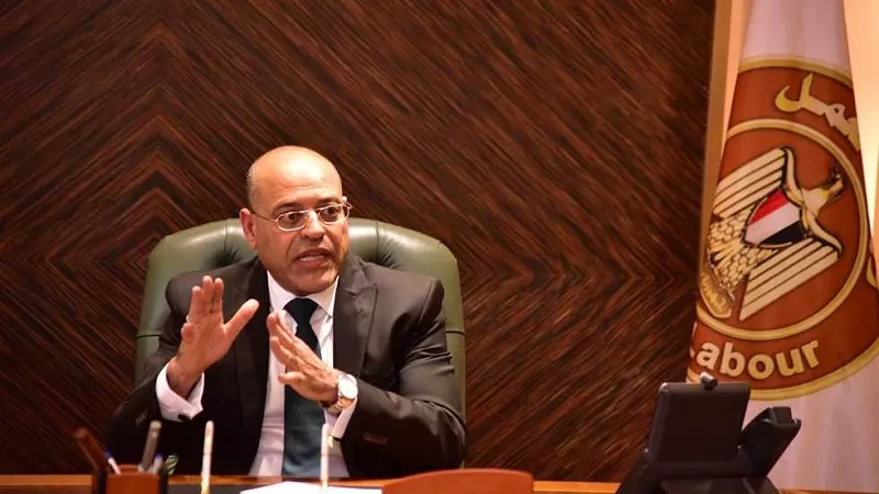 محمد جبران: القانون يحفظ الكرامة الإنسانية للعامل ويعزز استقرار بيئة العمل