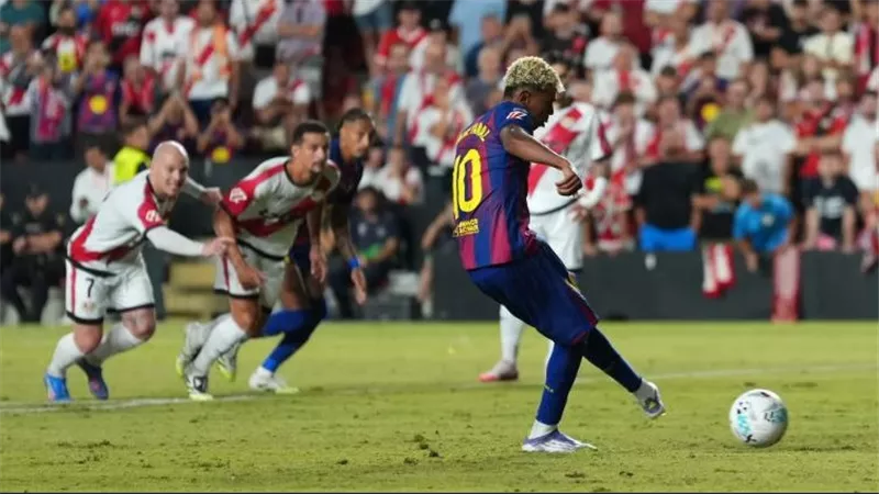 هدية للملكي.. رايو فايكانو يعرقل برشلونة في الدوري الإسباني