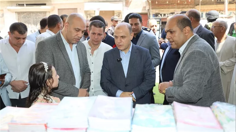 محافظ كفرالشيخ يفتتح معرض «أهلًا مدارس» بشابة ويوجه بتعميم المبادرة 