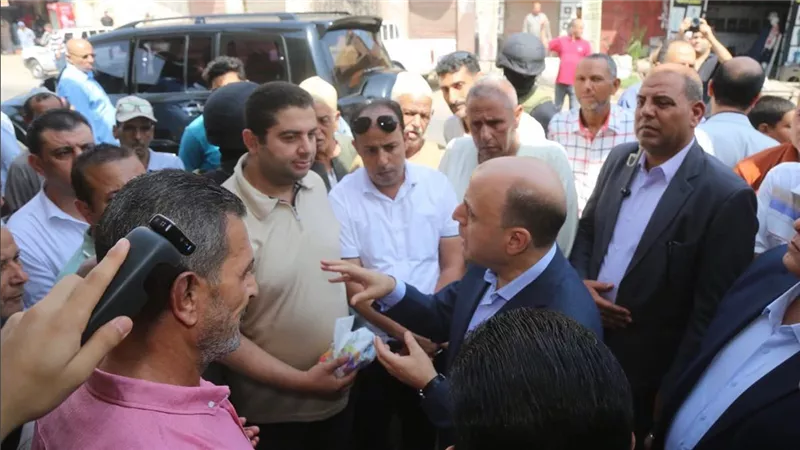 المواطن أولًا.. محافظ كفرالشيخ يستمع لشكاوى وطلبات أهالي قرية شابة 