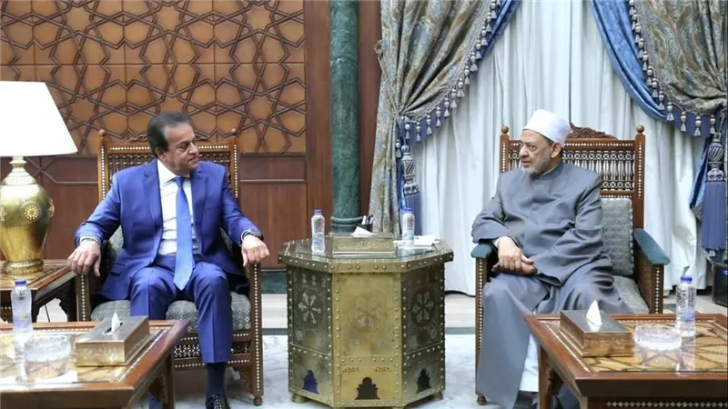  شيخ الأزهر ووزير الصحة يشهدان توقيع بروتوكول تعاون بين الأزهر والصحة