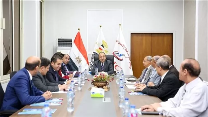 وزير قطاع الأعمال: استراتيجية لتأهيل الكوادر وتحديث البنية بمركز المعلومات