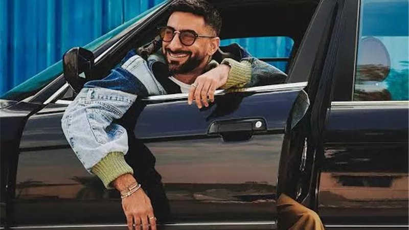 الإعلامي الإماراتي أنس بوخش يكشف تفاصيل حادثة احتراق سيارته بشكل مفاجئ