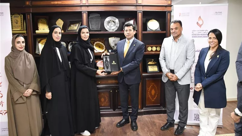 وزير الشباب والرياضة يستقبل الوفد الرسمي لجائزة الشيخة فاطمة بنت مبارك للرياضة