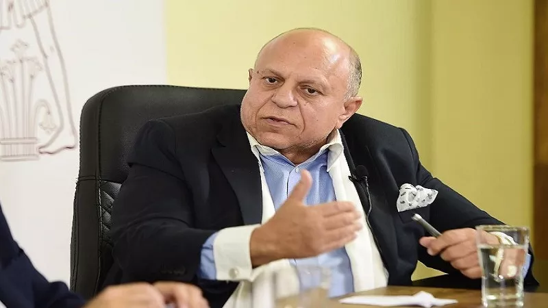 لماذا تنفذ باقات الإنترنت بسرعة؟.. وزير الاتصالات الأسبق يوضح
