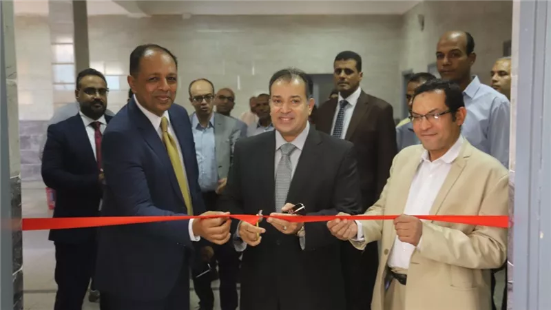 رئيس جامعة جنوب الوادي يفتتح عيادة قسم علاج الجذور بكلية طب الفم و الأسنان