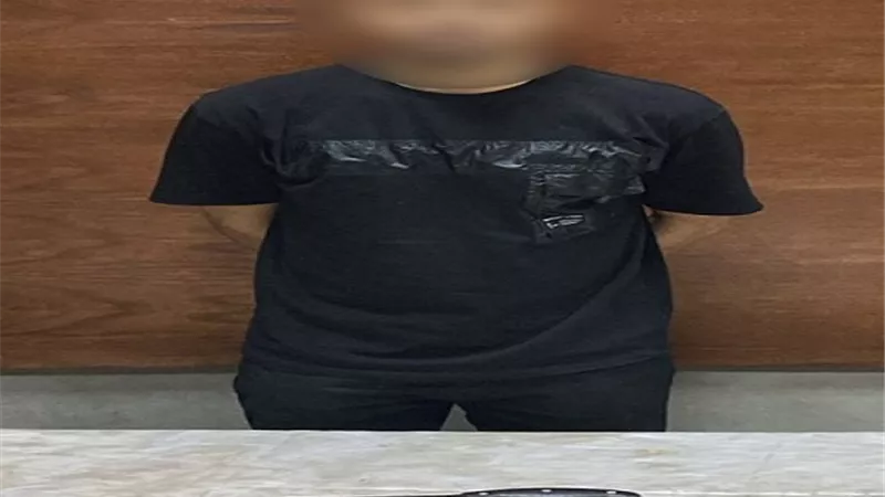 مشادة داخل محل بلاي ستيشن تتحول إلى جريمة.. ضبط عامل طعن شابًا في مصر القديمة