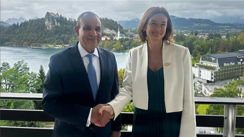 وزير الخارجية يناقش مع نائبة رئيس الوزراء سلوفينيا أبرز القضايا الإقليمية