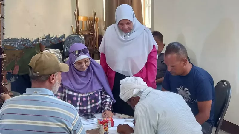 فرع تعليم الكبار بالسويس يعقد لجان امتحانات فورية لاستكمال تثبيت عمال النظافة