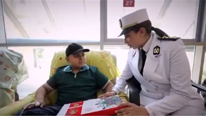 الداخلية تحتفل بالمولد النبوي مع الأيتام والمرضى والمسنين وتوزع الحلوى | فيديو