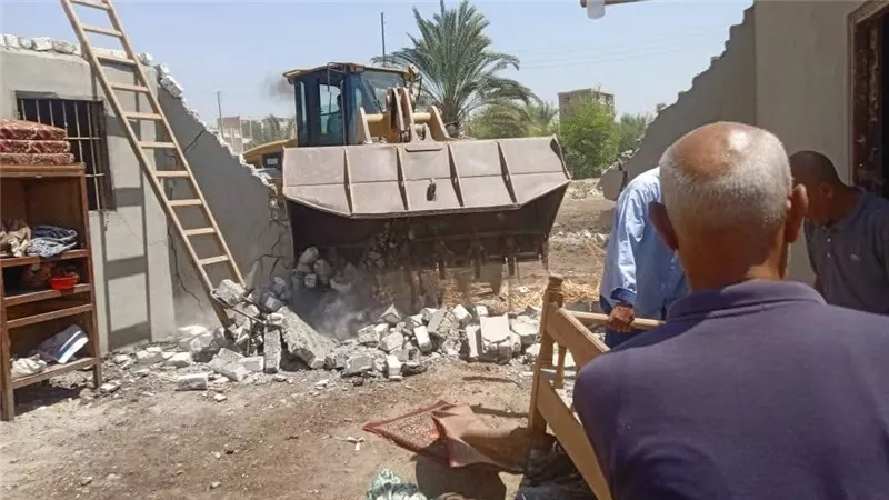إزالة 20 حالة تعدٍ على الأراضي الزراعية وأملاك الدولة بأبوتشت شمال قنا