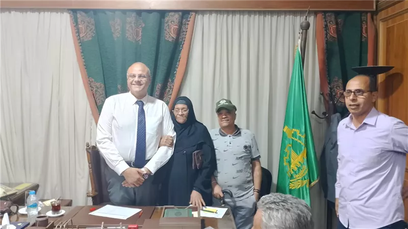 «لقاء جبر الخواطر».. أهالي القليوبية يشكرون المحافظ على استجابته لمطالبهم