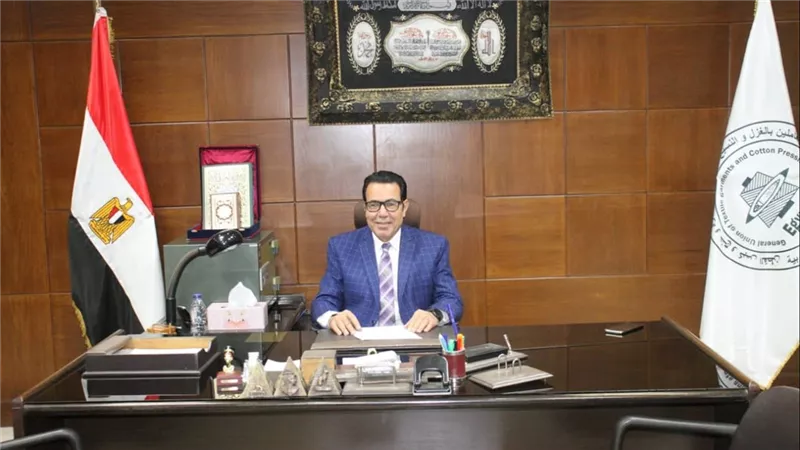 رئيس نقابة الغزل والنسيج يهنئ الرئيس السيسي بذكرى المولد النبوي الشريف