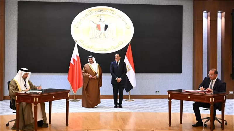 رئيس الوزراء يهنئ ولي عهد البحرين على نهضة دولته                              