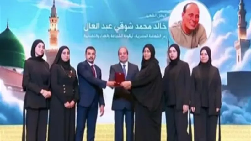 «مصر لا تنسى أبطالها».. أسرة الشهيد خالد عبدالعال: فخورون بتكريم الرئيس السيسي