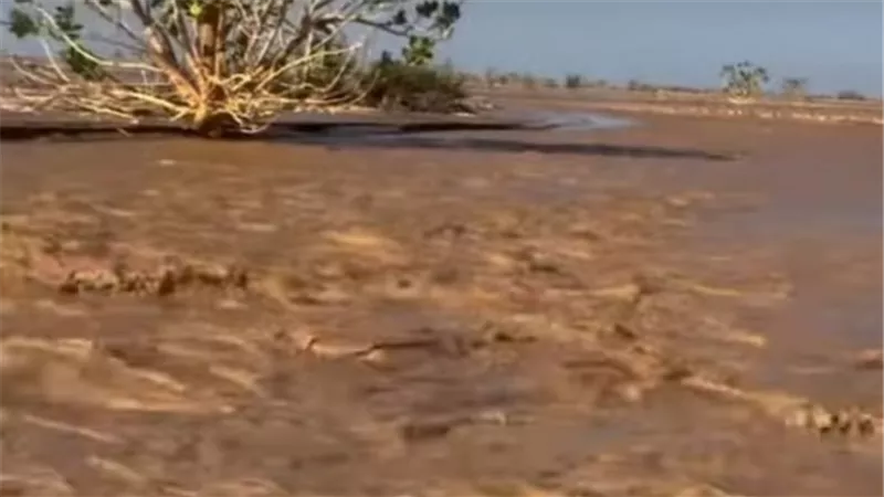 محافظ قنا يبحث إجراءات حماية المناطق المتوقع تعرضها للسيول والأمطار