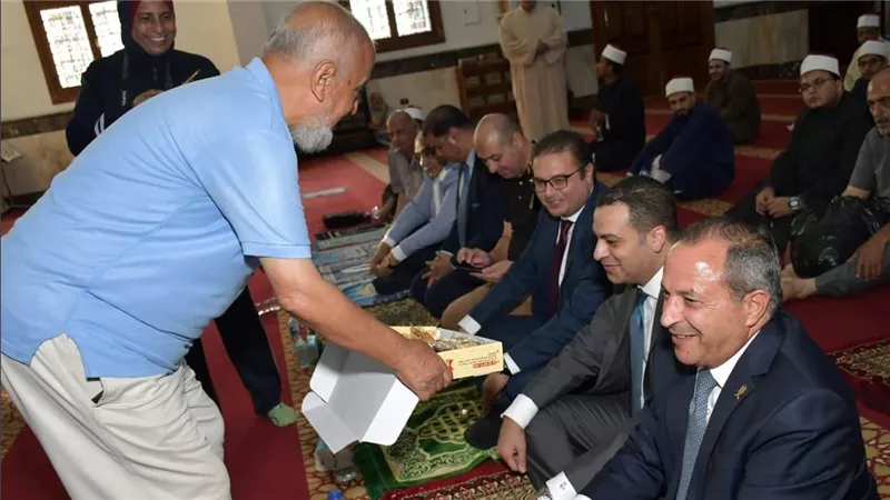 محافظ بورسعيد يشارك الأهالي الاحتفال بالمولد النبوي الشريف