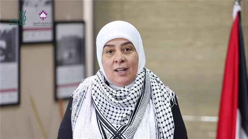 الاحتلال يحتجز محافظ رام الله والبيرة ليلى غنام عند حاجز عطارة