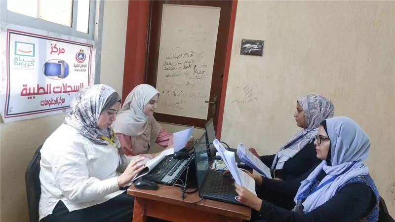 1215 مواطناً يستفيدون من خدمات الكشف والعلاج المجاني في قافلة دمياط الطبية