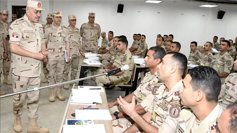 رئيس الأركان  يتفقد المنظومة التعليمية بالمعاهد العسكرية التخصصية| فيديو 