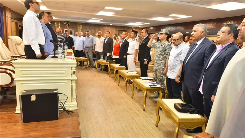 محافظ أسيوط يترأس المجلس التنفيذي ويتابع مشروعات التنمية 