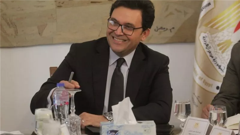 وزير الثقافة يعقد الاجتماع الدوري مع قيادات الوزارة لمتابعة خطط العمل المستقبل