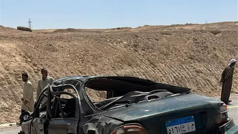 إصابة 4 أشخاص في انقلاب سيارة ملاكى على طريق السويس ـ القاهرة