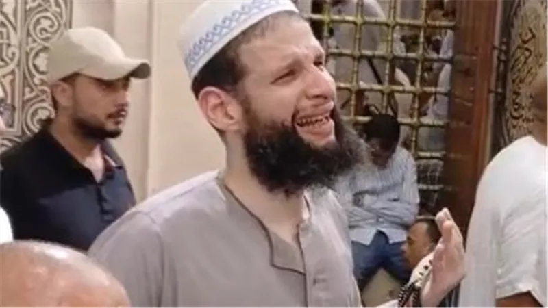 توافد الآلاف من المواطنين على مسجد الحسين للاحتفال بالمولد النبوي الشريف