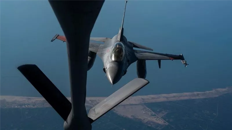 السفارة الأمريكية بالقاهرة: مقاتلة مصرية F-16 تشارك في النجم الساطع 2025