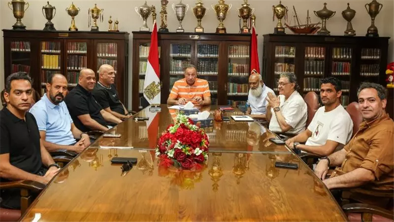 خالد الغندور يكشف تطورات ملف مدرب الأهلي الجديد بعد رحيل ريبيرو
