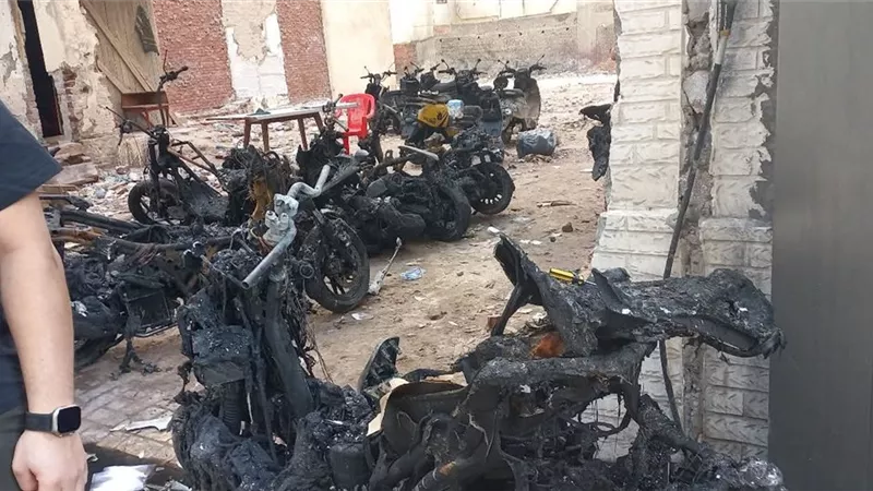 حريق يلتهم معرض دراجات نارية بمنطقة جليم اتي بالإسكندرية 