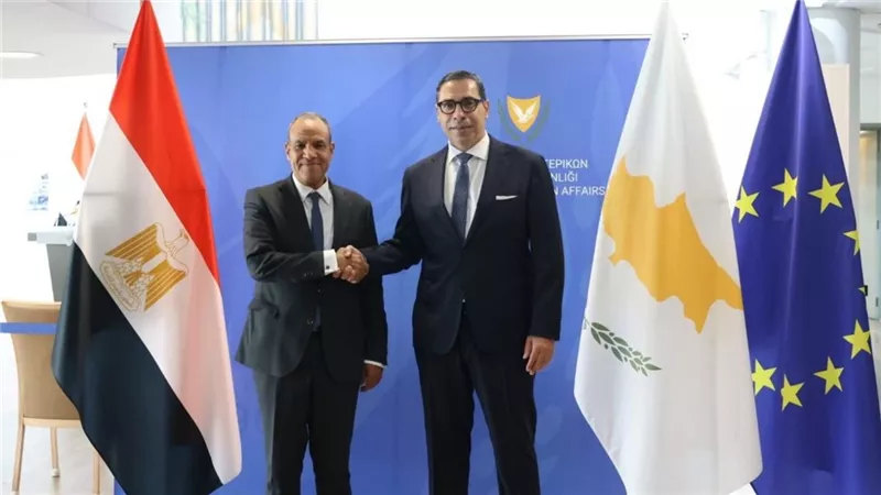 وزير الخارجية يعقد مشاورات سياسية مع نظيره القبرصي