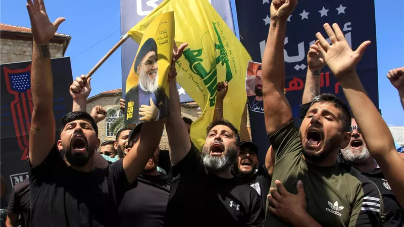 جلسة حكومية لبنانية لحصر السلاح بيد الدولة.. يتتمزق البلاد أو تتجاوز الأزمة
