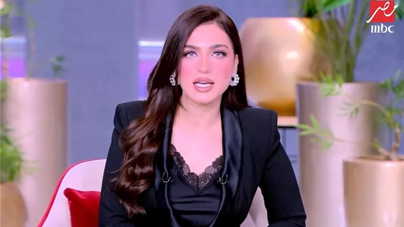 ياسمين عز تثير الجدل مجددًا بتصريحاتها حول غياب الأب في حفل زفاف