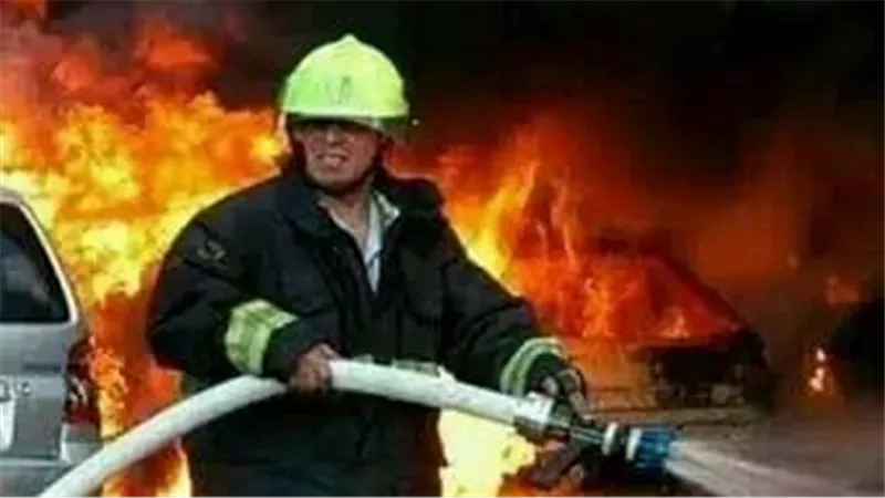 دخان كثيف.. السيطرة على حريق سوق في الكيلو 14 بالإسماعيلية