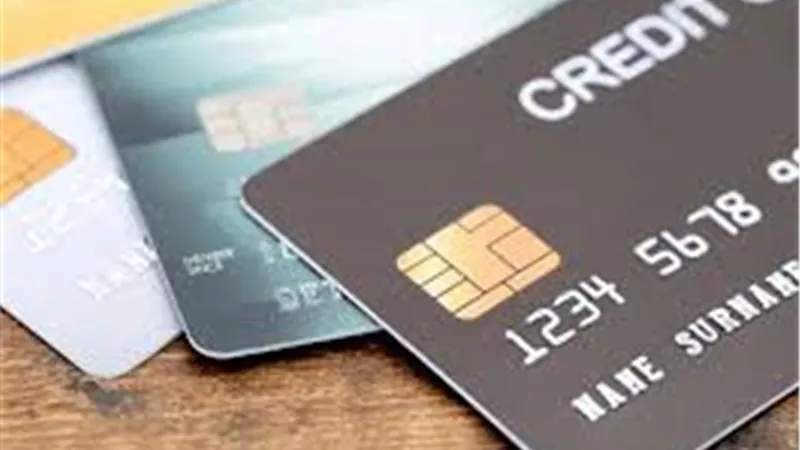 البطاقات البنكية.. تسهيلات متعددة وخيارات تناسب كل عميل