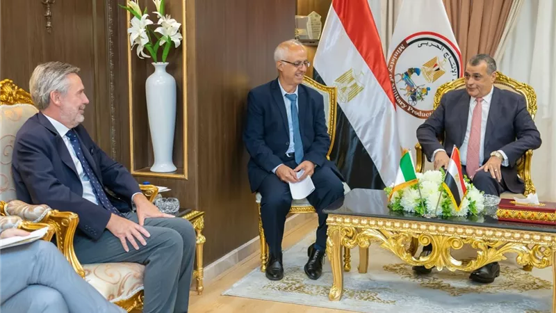 وزير الإنتاج الحربي يستقبل السفير الإيطالي للتعاون في التصنيع العسكري والمدني
