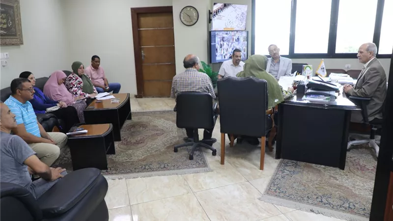 متابعة موقف تحصيل المستحقات عن مشاريع الصرف الزراعي المُغطى ببني سويف