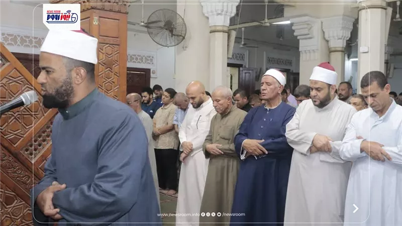 مدير أوقاف الفيوم يؤدي صلاة خسوف القمر بمسجد ناصر الكبير بمدينة الفيوم