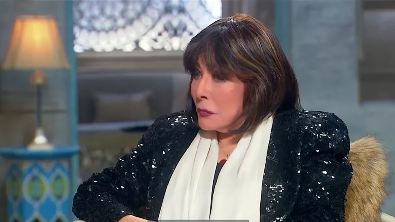 لبنى عبد العزيز: رشدي أباظة «الجنتلمان» الذي صنع أسطورته بالوسامة والورد 