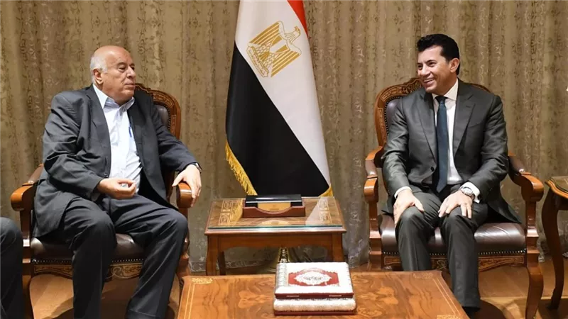 وزير الشباب والرياضة يلتقي نظيره الفلسطيني بمقر الوزارة بالعاصمة الإدارية 