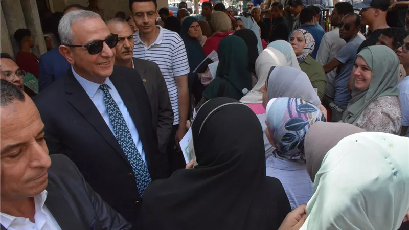 محافظ الغربية يتفقد مكتب التصديقات ودار الكتب بطنطا لمتابعة الخدمات والارتقاء 