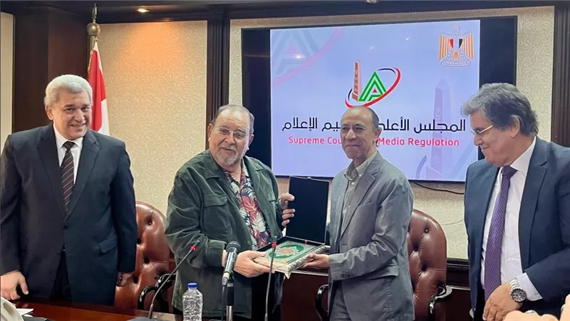 الأعلى للإعلام يكرم الإعلامي الكبير حسام الدين فرحات