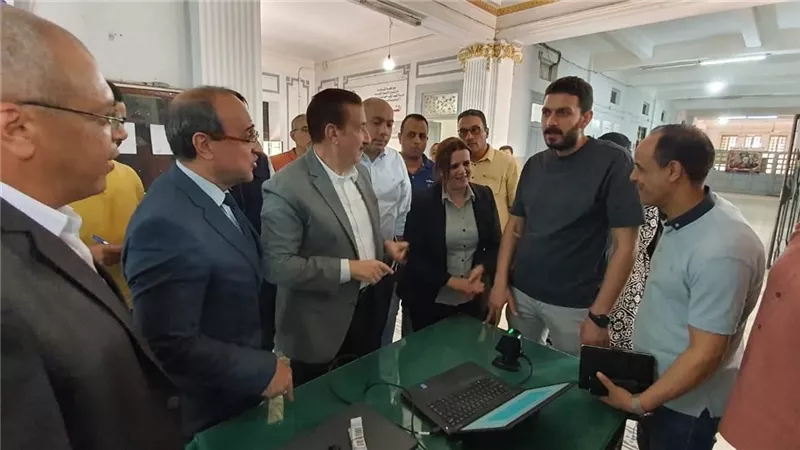 محافظ المنوفية: توفير بيئة تعليمية آمنة وتحقيق التحول الرقمي في المدارس