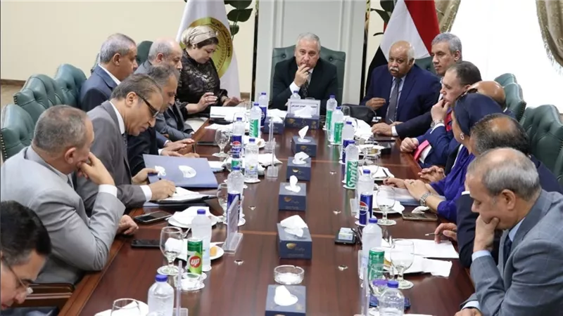 الوطنية للصحافة تناقش المشاكل المالية والإدارية والطباعية بالمؤسسات القومية